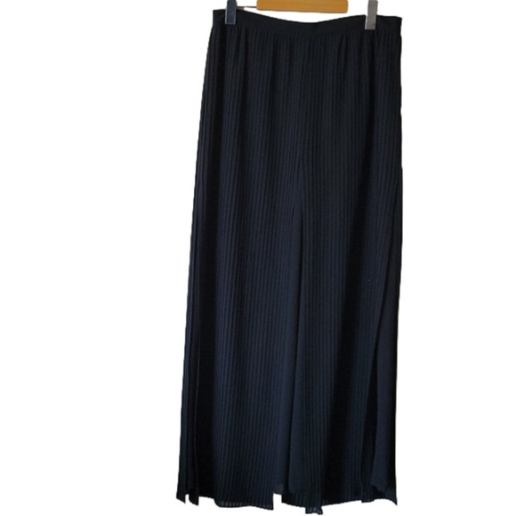 Lindor Pleated Skirt Pants 10 - Picture 3 of 9